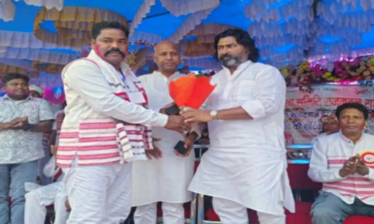 Sahebganj News: सरहुल पर्व के अवसर पर भव्य समारोह का आयोजन, सांसद-विधायक हुए शामिल