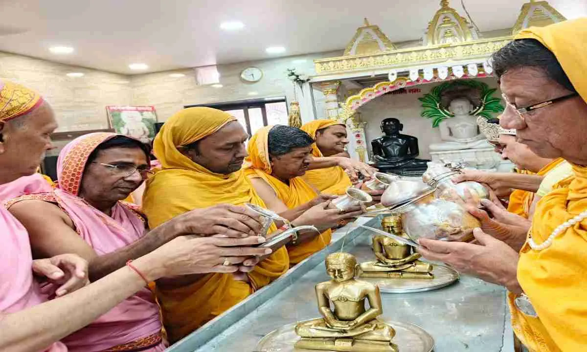 Koderma News: जैन धर्म के प्रथम तीर्थंकर आदिनाथ भगवान का जन्म कल्याणक महोत्सव आयोजित