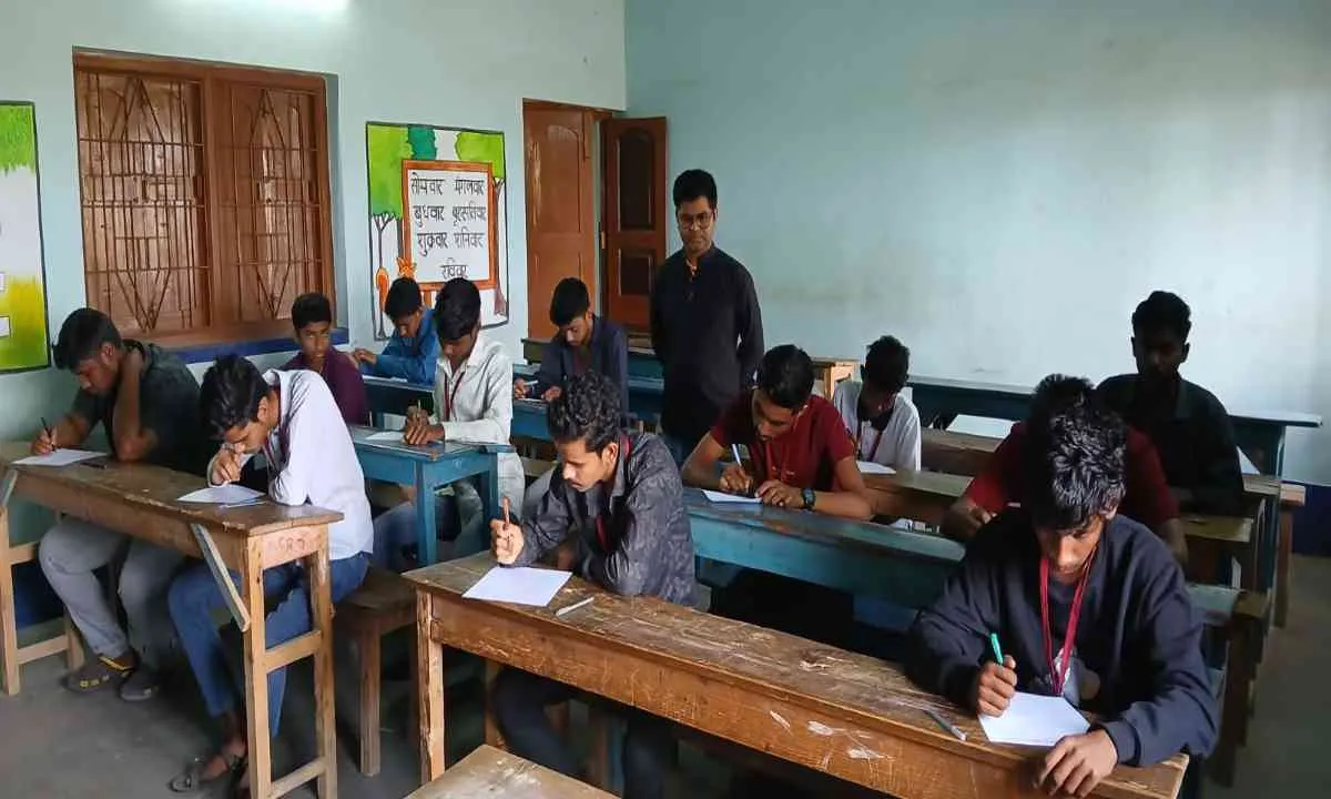 Dumka News : ADCA परीक्षा कदाचार मुक्त सम्पन्न, 48 छात्र हुए शामिल