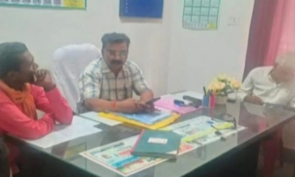 बरहरवा में जनता दरबार, 20 सूत्री अध्यक्ष ने सुनी लोगों की समस्याएं