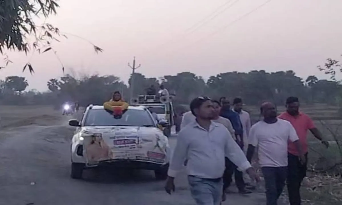 Palamu News: नवनिर्वाचित वार्ड पार्षद राज रानी ने विजय जुलूस निकालकर दी होली की शुभकामनाएं 