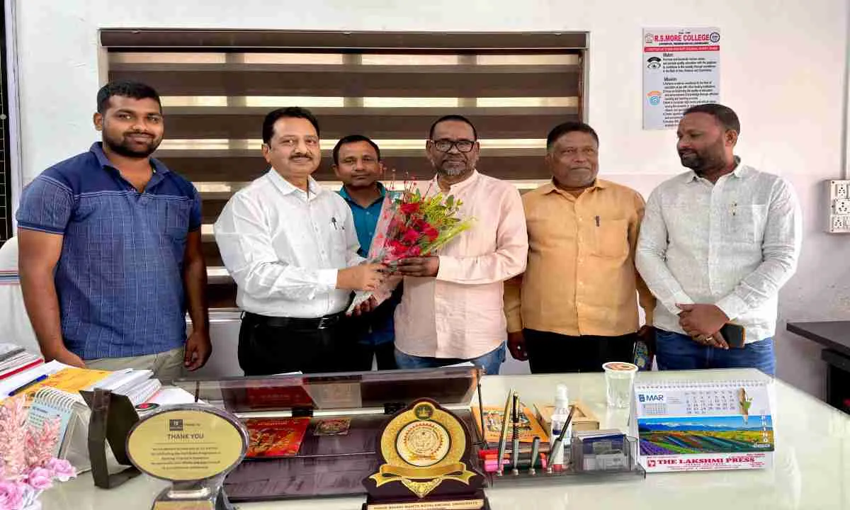 सिंदरी क्षेत्र के तीन कॉलेजों में स्मार्ट लाइब्रेरी का शिलान्यास