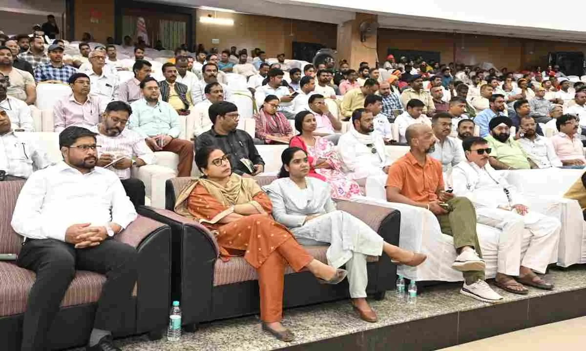 Hazaribagh News: ईद, सरहुल एवं रामनवमी पर्व को लेकर शांति समिति की बैठक आयोजित