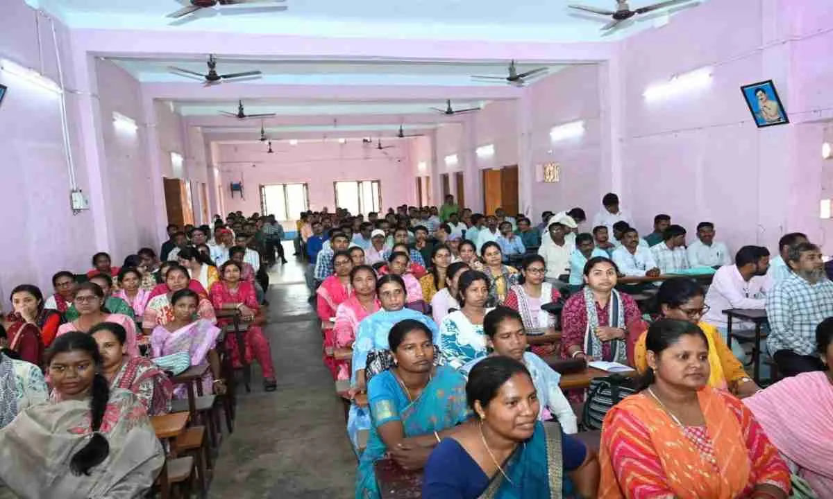 Pakur News: मैट्रिक उत्तर पुस्तिकाओं के मूल्यांकन कार्य की शुरुआत