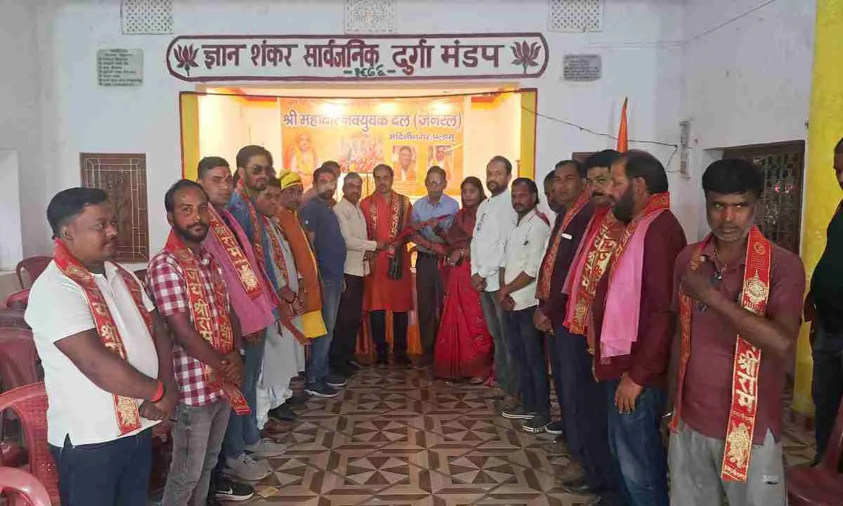 Palamu News : विश्व हिंदू परिषद और बजरंग दल ने रामनवमी पूजा समिति से की भेंट