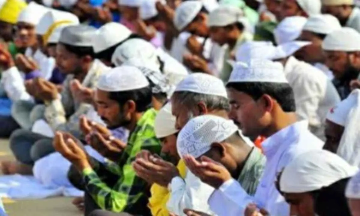 Sahebganj News : अलविदा जुम्मे की नमाज़ पर उमड़ी भीड, अब ईद की तैयारी में जुटे लोग