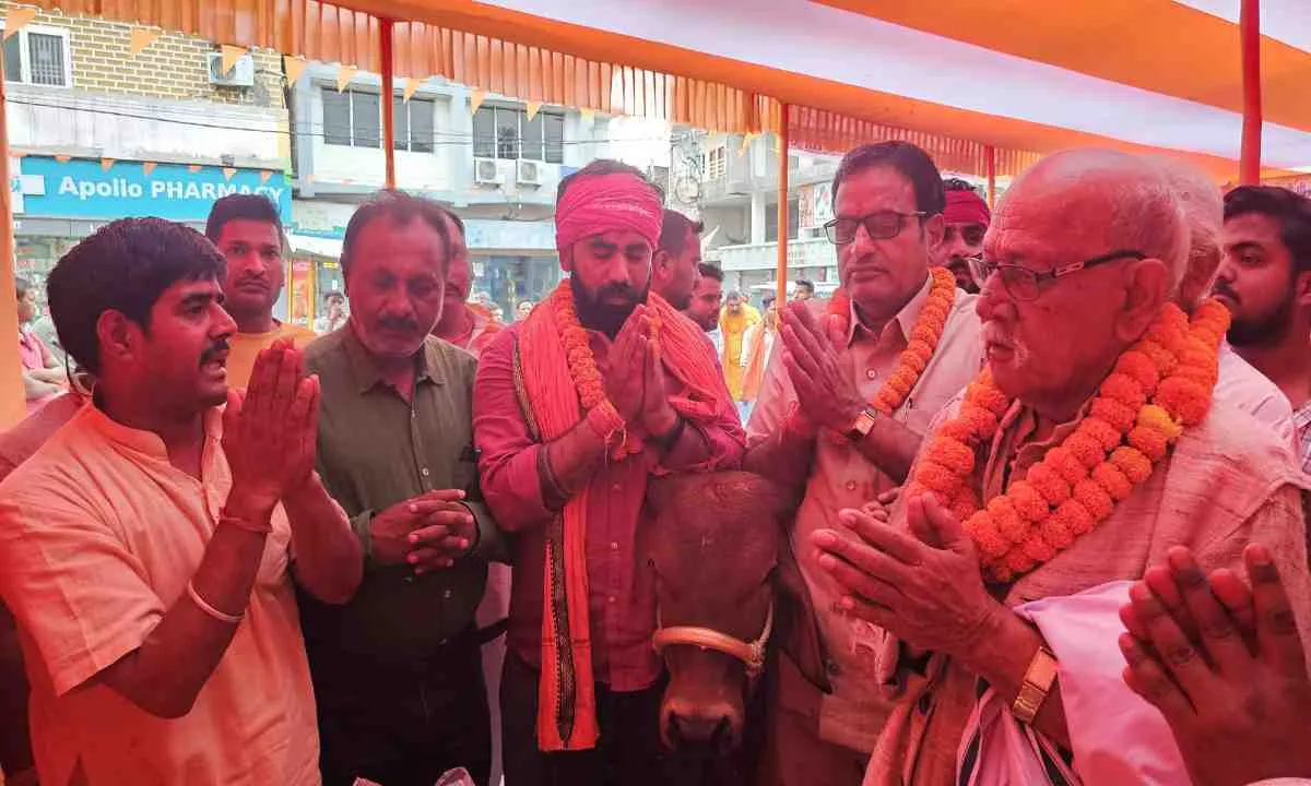 Hazaribagh News: रामनवमी महासमिति कार्यालय का भव्य उद्घाटन, गौपूजन के साथ हुआ शुभारंभ