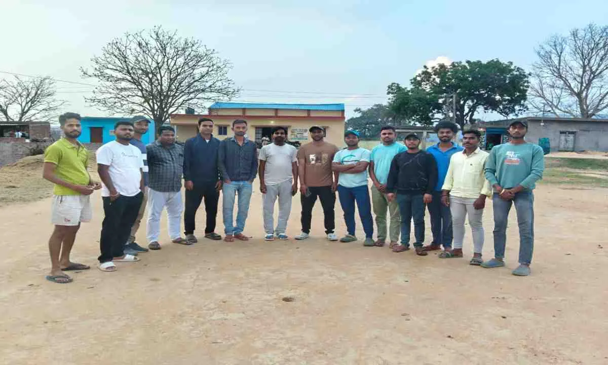 Hazaribagh News: समाजसेवी बिनोद यादव की पहल से टूर्नामेंट का आगाज