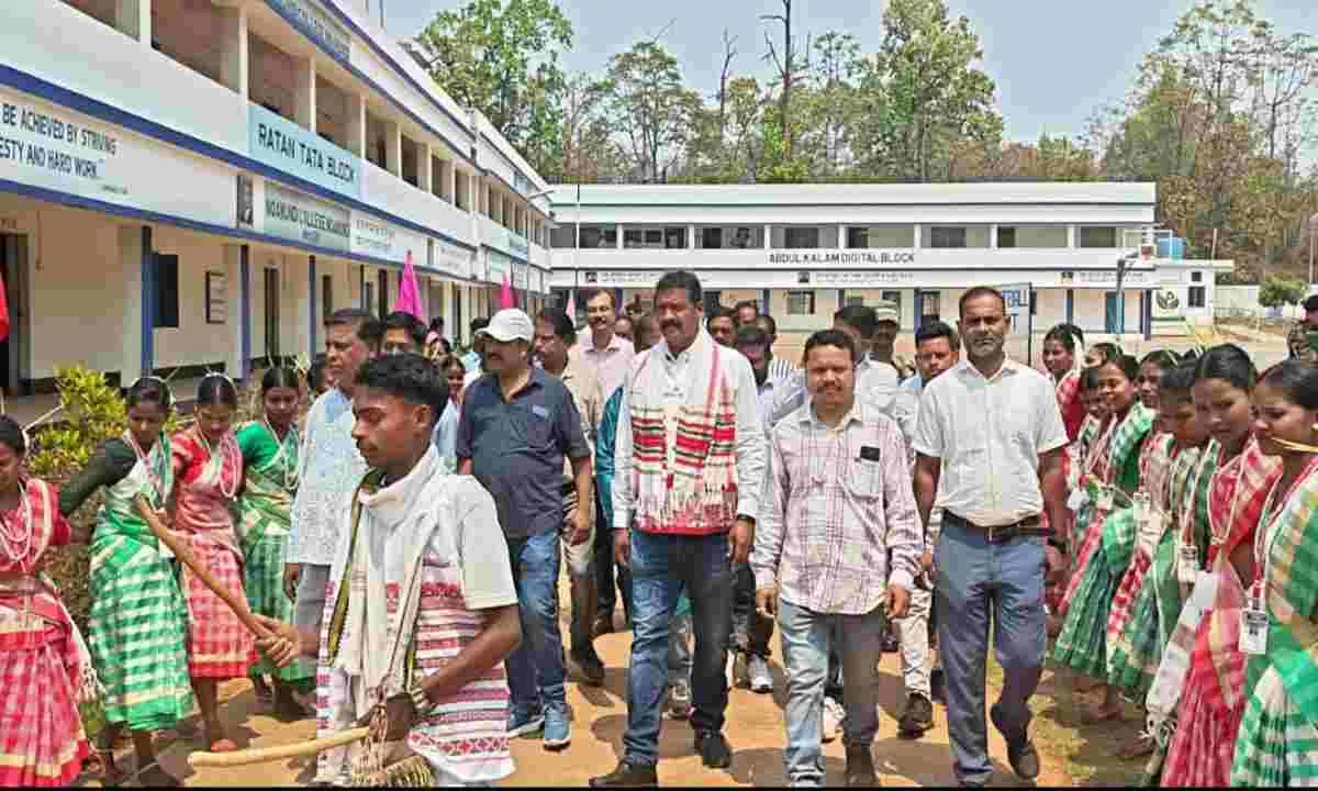 Chaibasa News: नोवामुंडी कॉलेज को मिली नई सौगात, बहु-कौशल केंद्र का पुनः शुभारंभ