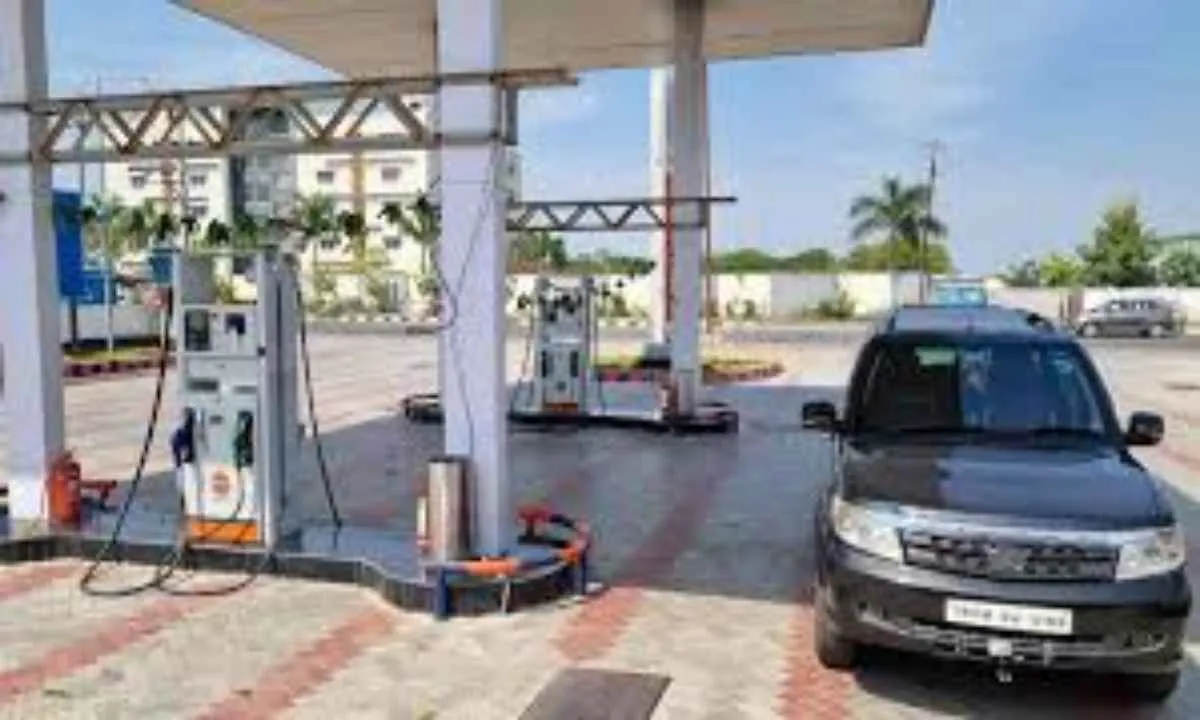 मिडिल ईस्ट संकट का असर: प्रीमियम पेट्रोल 2.35 रुपये तक महंगा