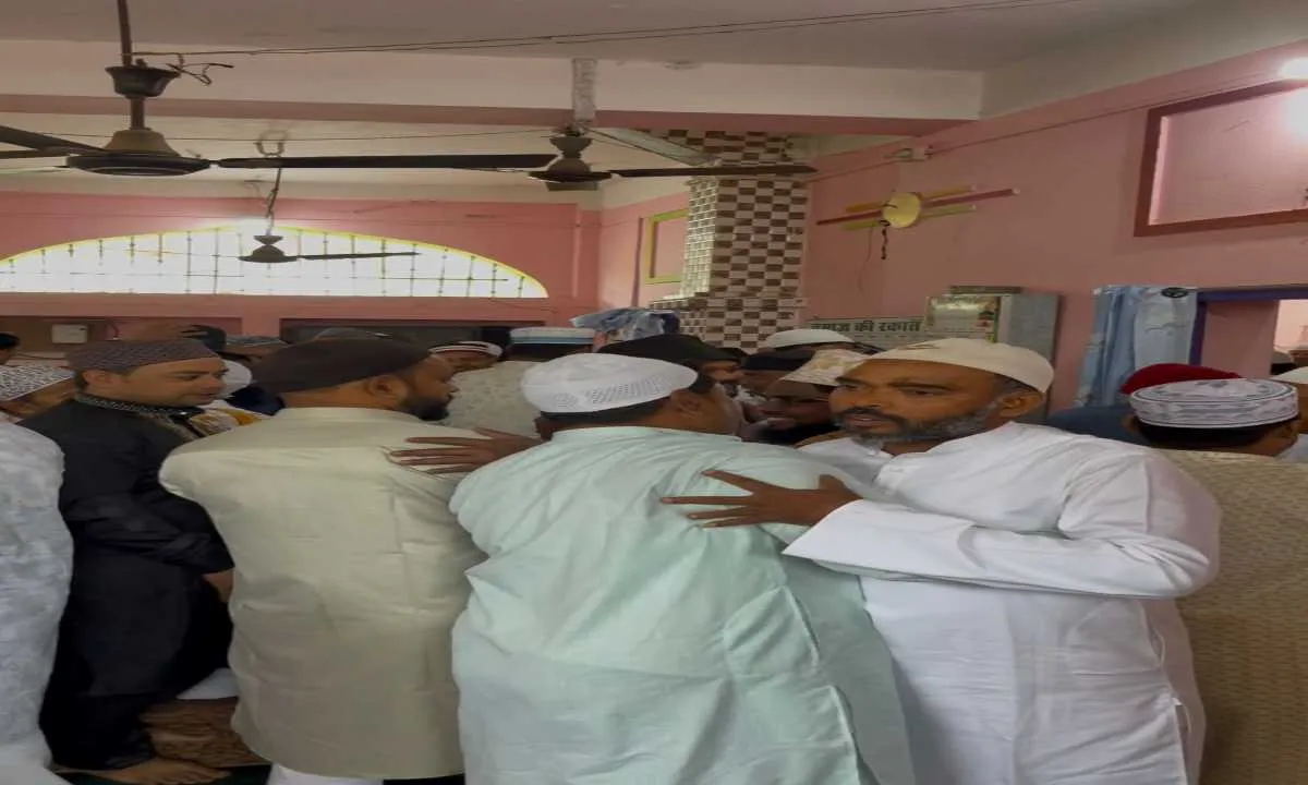 Dumka News : ईद पर नोनीहाट में उमड़ी भीड़, भाईचारे और सौहार्द का दिखा संदेश