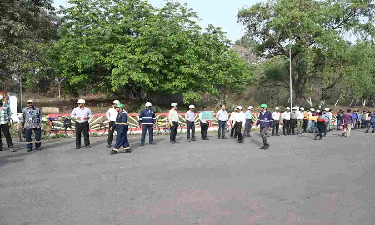 Bokaro News: बीएसएल में सड़क सुरक्षा को बढ़ावा देने के लिए विशाल 'मानव श्रृंखला' का आयोजन