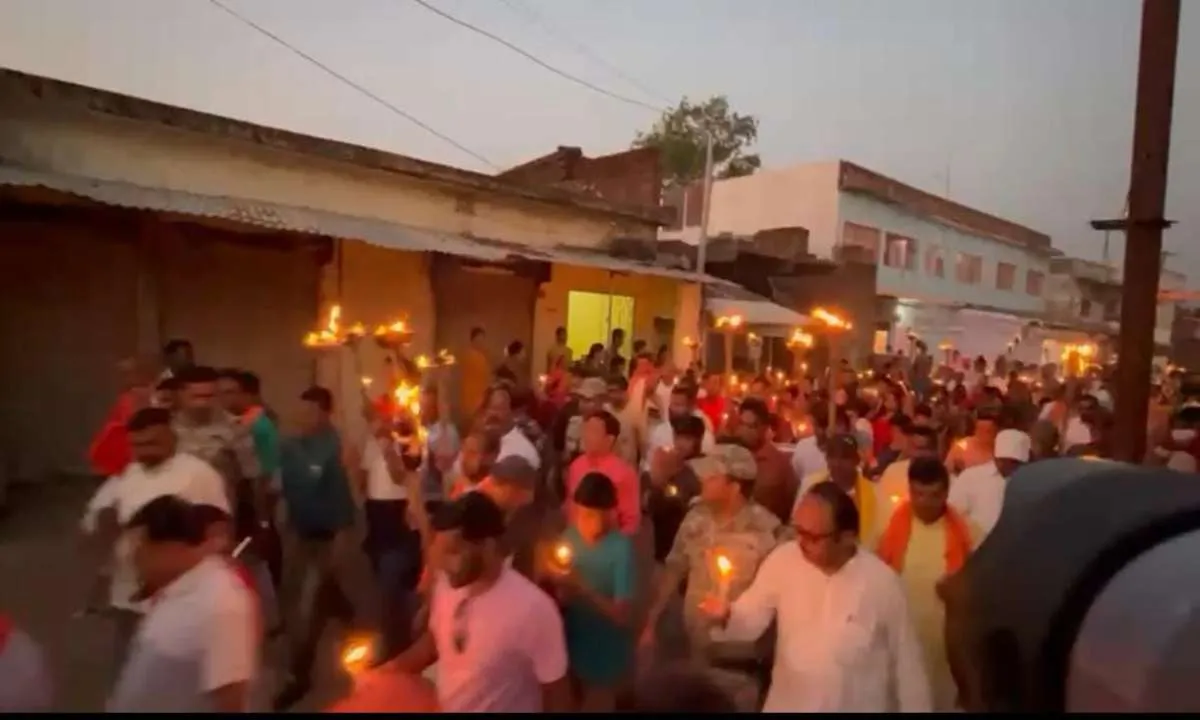 Hazaribagh News: कानून व्यवस्था पर गंभीर सवाल: मशाल जुलूस के साथ विधायक ने राज्य सरकार को दी चेतावनी