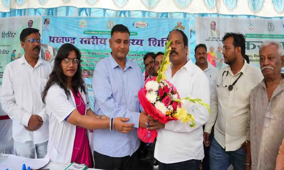 Hazaribagh News : आयुष विभाग का प्रखंड स्तरीय शिविर, जरूरतमंदों को मिली निःशुल्क सहायता