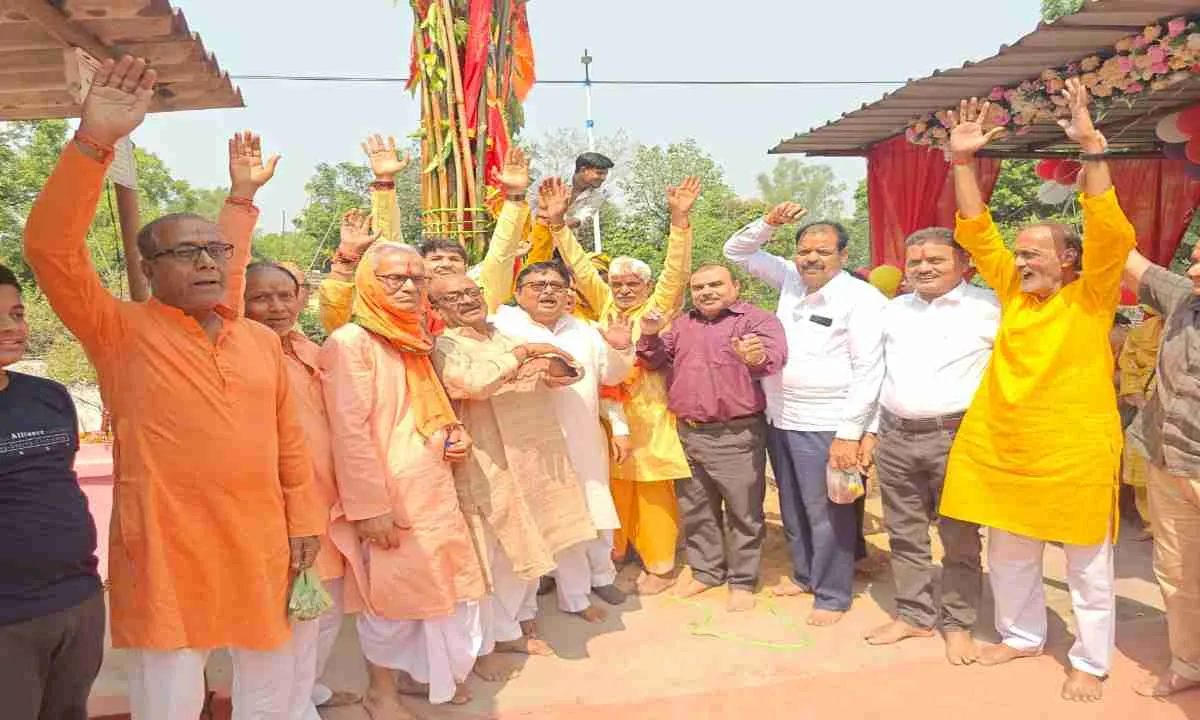 Dhanbad News: सिंदरी में रामनवमी पर गूंजा जय श्रीराम का उद्घोष, संकट मोचन मंदिर में भव्य आयोजन