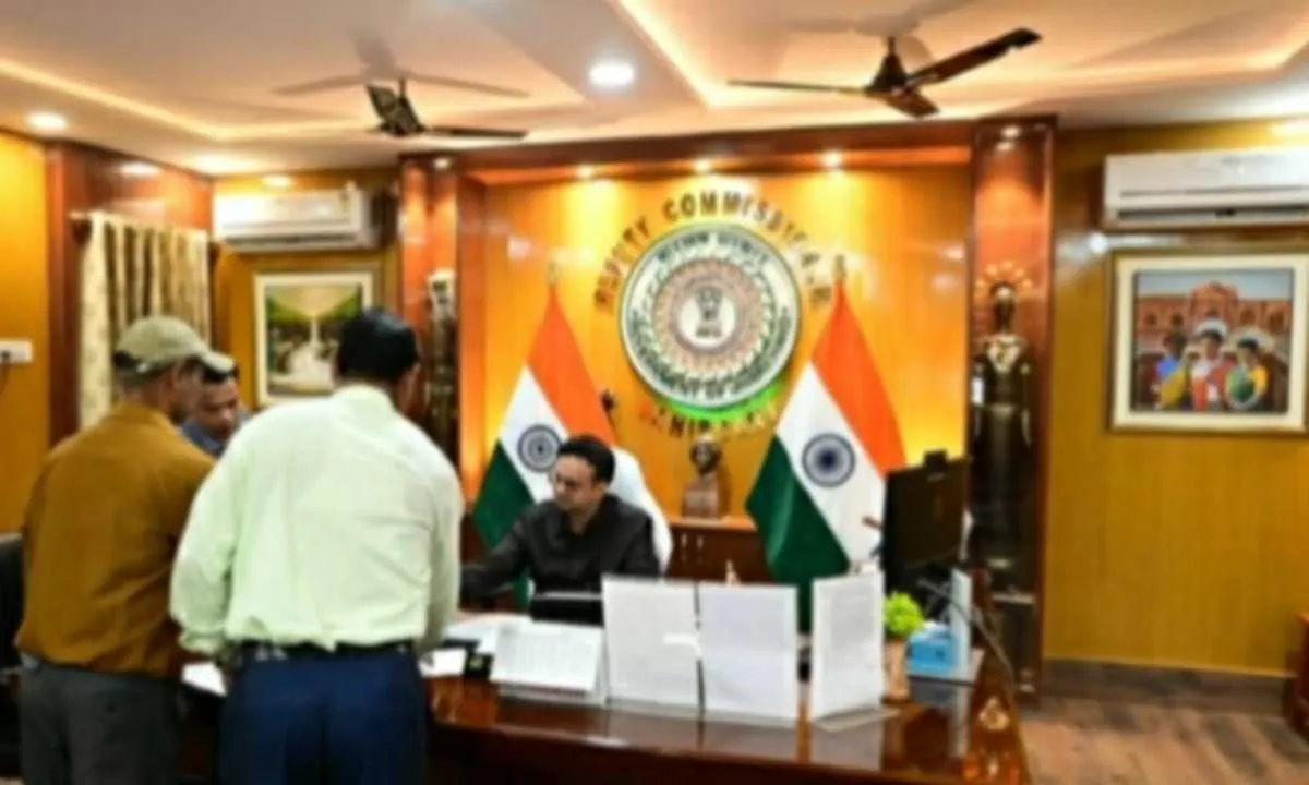 Sahebganj News: जनता दरबार में सुनी गईं आमजनों की समस्याएं