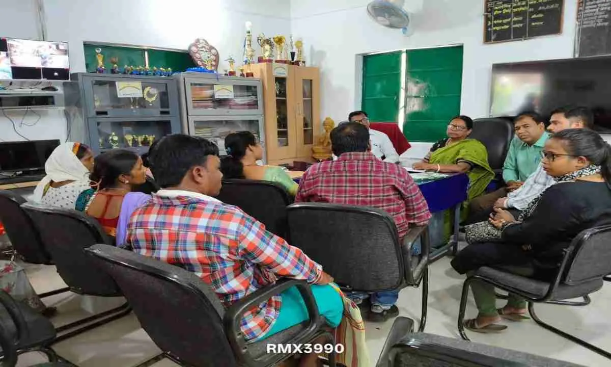 Pakur News: कस्तूरबा विद्यालय हिरणपुर में एचपीवी टीकाकरण को लेकर जागरूकता बैठक आयोजित 