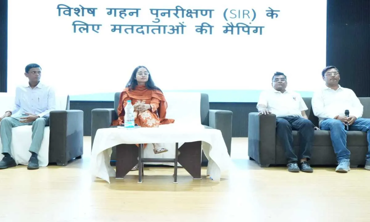 Palamu News: एसडीओ की अध्यक्षता में S.I.R को लेकर बैठक