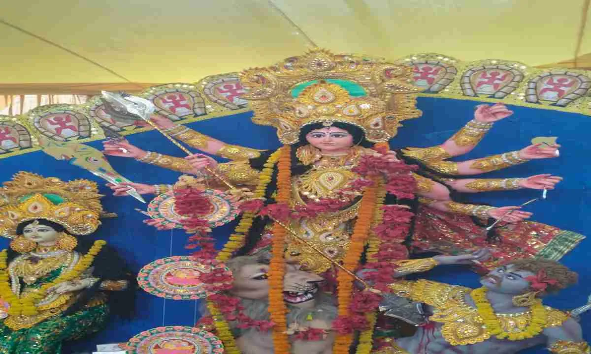 Ramgarh News: सार्वजनिक दुर्गा मंदिर में महाअष्टमी पर खीर भोग का वितरण