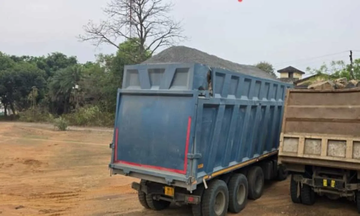 Dumka News: DTO का 'संडे सरप्राइज': दो पत्थर लदे हाईवा जब्त, मची खलबली