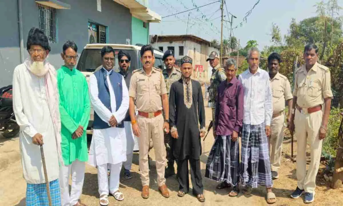 Hazaribagh News: थाना प्रभारी दीपक कुमार सिंह ने मस्जिदों का किया भ्रमण