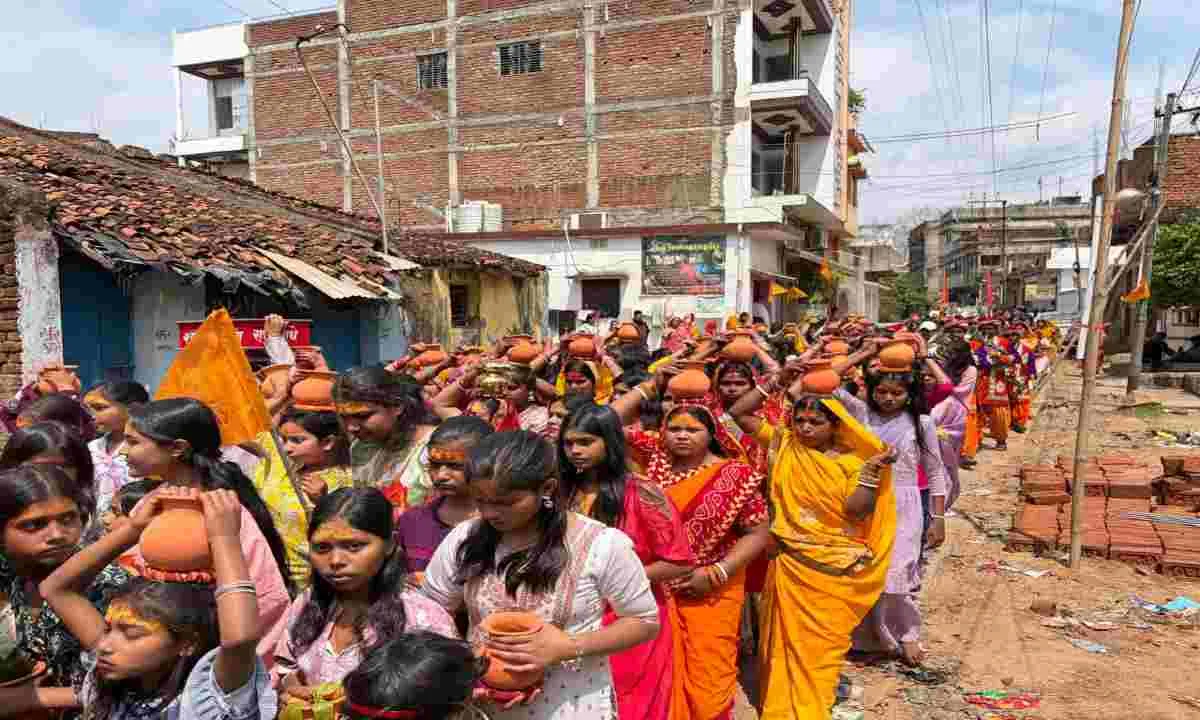 Dumka News : 151 कन्याओं के साथ निकली शोभायात्रा, भक्तिमय हुआ माहौल