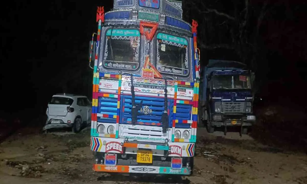 Koderma News: जिला परिवहन पदाधिकारी ने कोयले से लदा ट्रक किया जब्त 