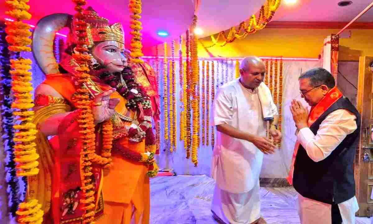 रामनवमी पर बोकारो में मिसाल, DC ने राम मंदिर में किया पूजा-अर्चना