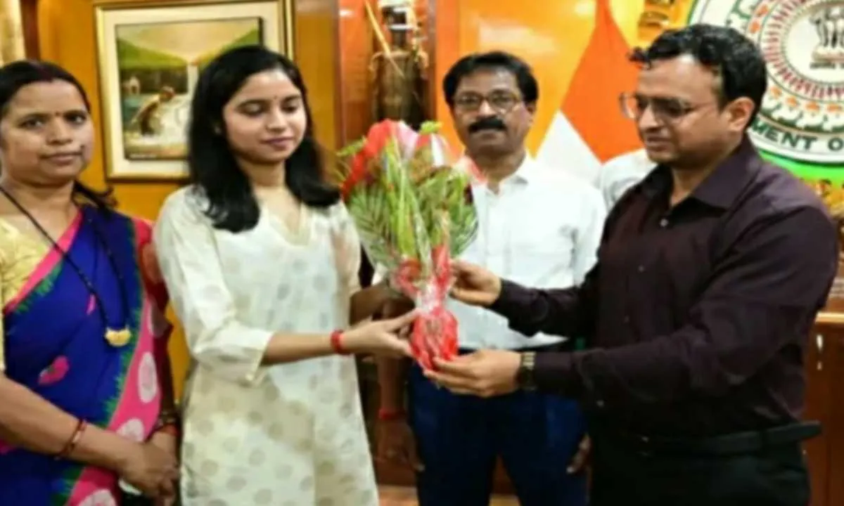 Sahebganj News: निहारिका सिन्हा ने सिविल सेवा परीक्षा 2025 में हासिल की 365वीं रैंक