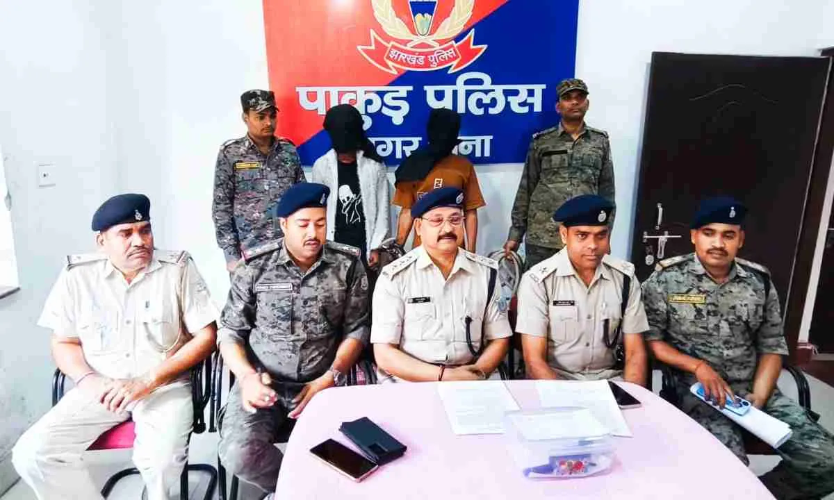 Pakur News : पुलिस की त्वरित कार्रवाई, अवैध हथियार के साथ दो आरोपी गिरफ्तार 