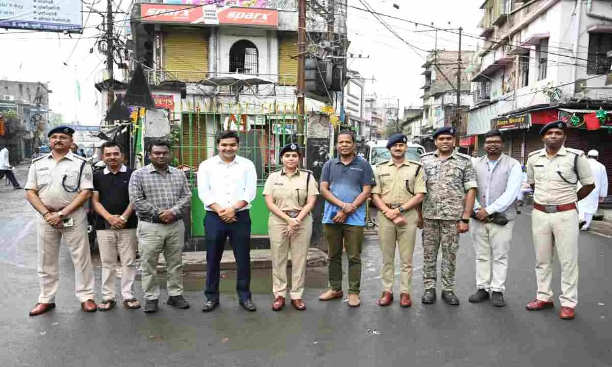 Pakur News: डीसी-एसपी ने ईद पर सुरक्षा व्यवस्था का लिया जायजा, लोगों को दी शुभकामनाएं 