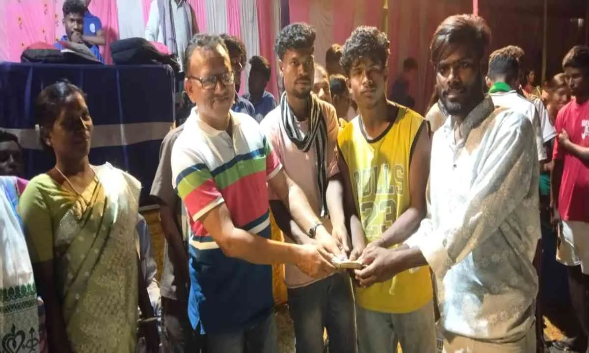 Pakur News: ट्राई ब्रेकर में बंगाल टाइगर ने मारी बाजी, खुर्दी को हराकर जीता खिताब