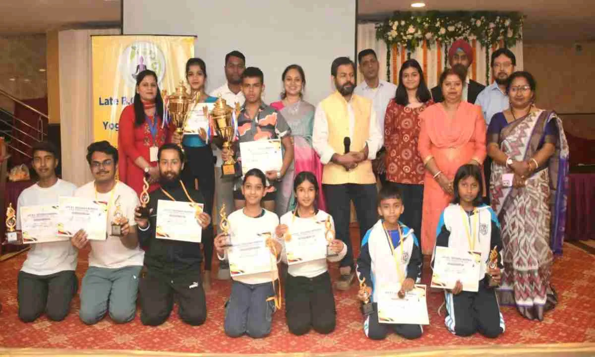 बी. सी. देवघरिया मेमोरियल योग प्रतियोगिता में आकांक्षा गर्ल्स एवं हिमांशु बॉयज बने ओवरऑल चैंपियन