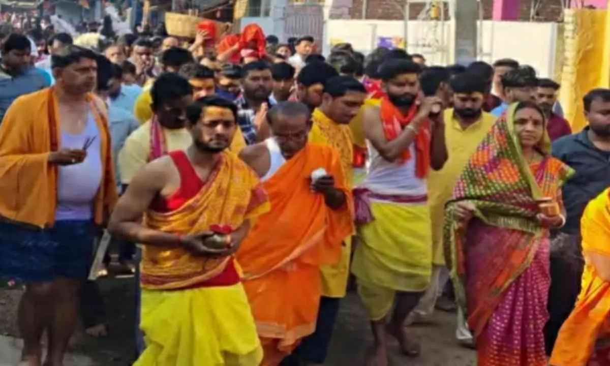 Sahebganj News: बोरियो में चैती दुर्गा पूजा के अवसर पर निकली कलश यात्रा, दिखी सांस्कृतिक एकता की झलक