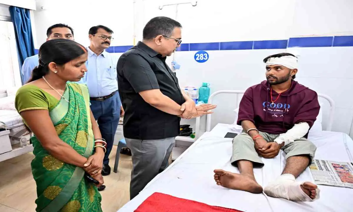 Bokaro News: करंट हादसे में घायल लोगों से मिले उपायुक्त, दिए बेहतर इलाज के निर्देश