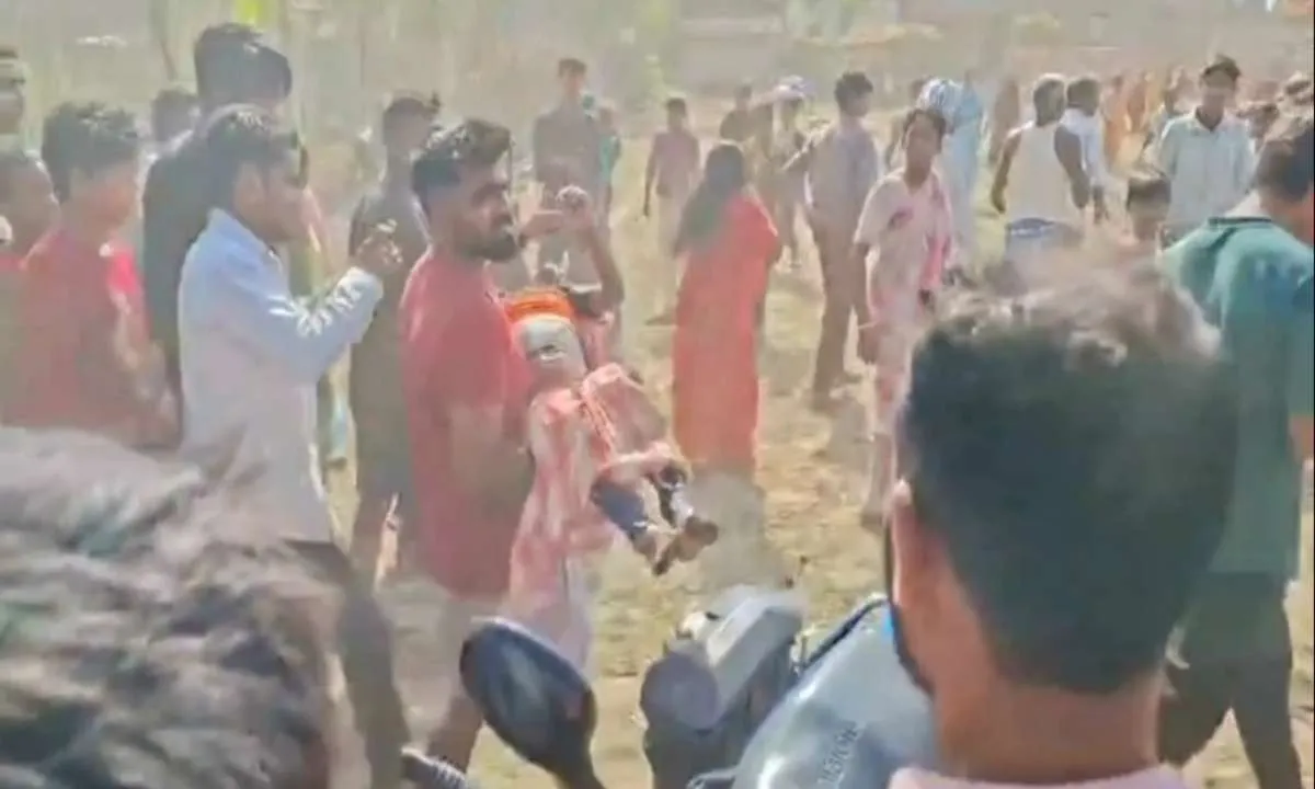 Koderma News: रात में मां के पास सोया था बच्चा, सुबह कुएं में मिला शव&hellip; आखिर क्या हुआ?