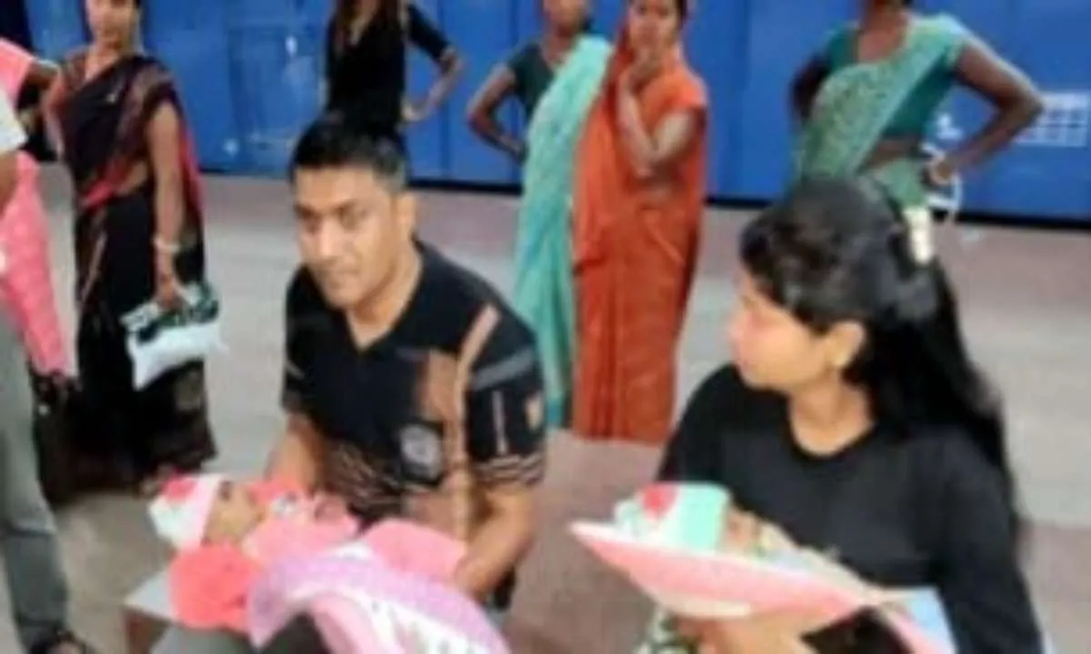 Koderma News: स्टेशन पर चलती ट्रेन पकड़ने में 24 वर्षीया महिला की गई जान