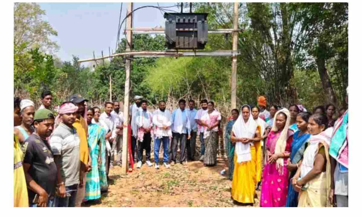 Khunti News: विधायक सुदीप गुड़िया ने किया लापा बांधटोली में विद्युतीकरण कार्य का उद्घाटन