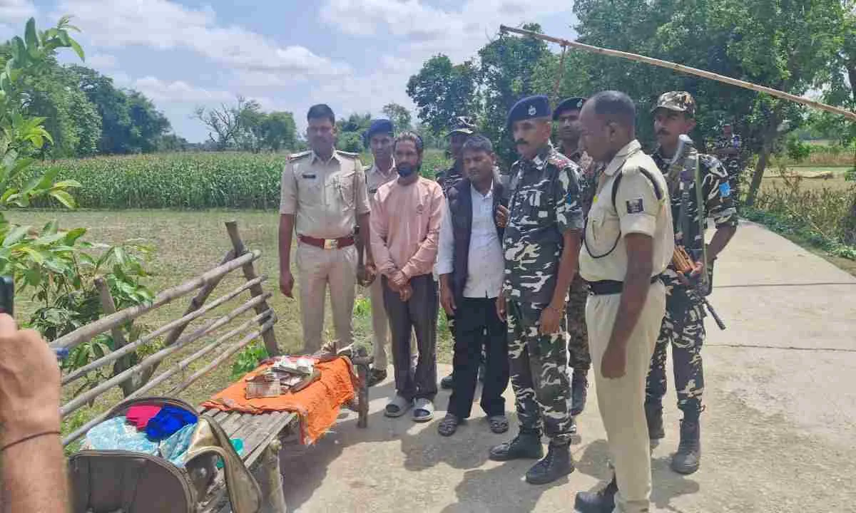 नेपाल सीमा से घुसपैठ करते दो युवक गिरफ्तार, लाखों की नेपाली व भारतीय करेंसी बरामद; संयुक्त कार्रवाई में सफलता