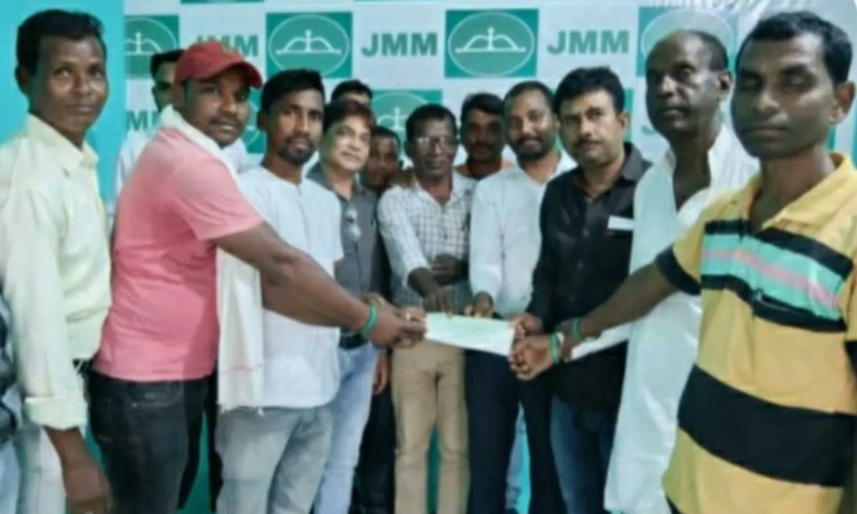 Sahebganj News: गंभीर बीमार मरीजों को मिला सहारा, बोरियो में बांटे गए सहायता चेक