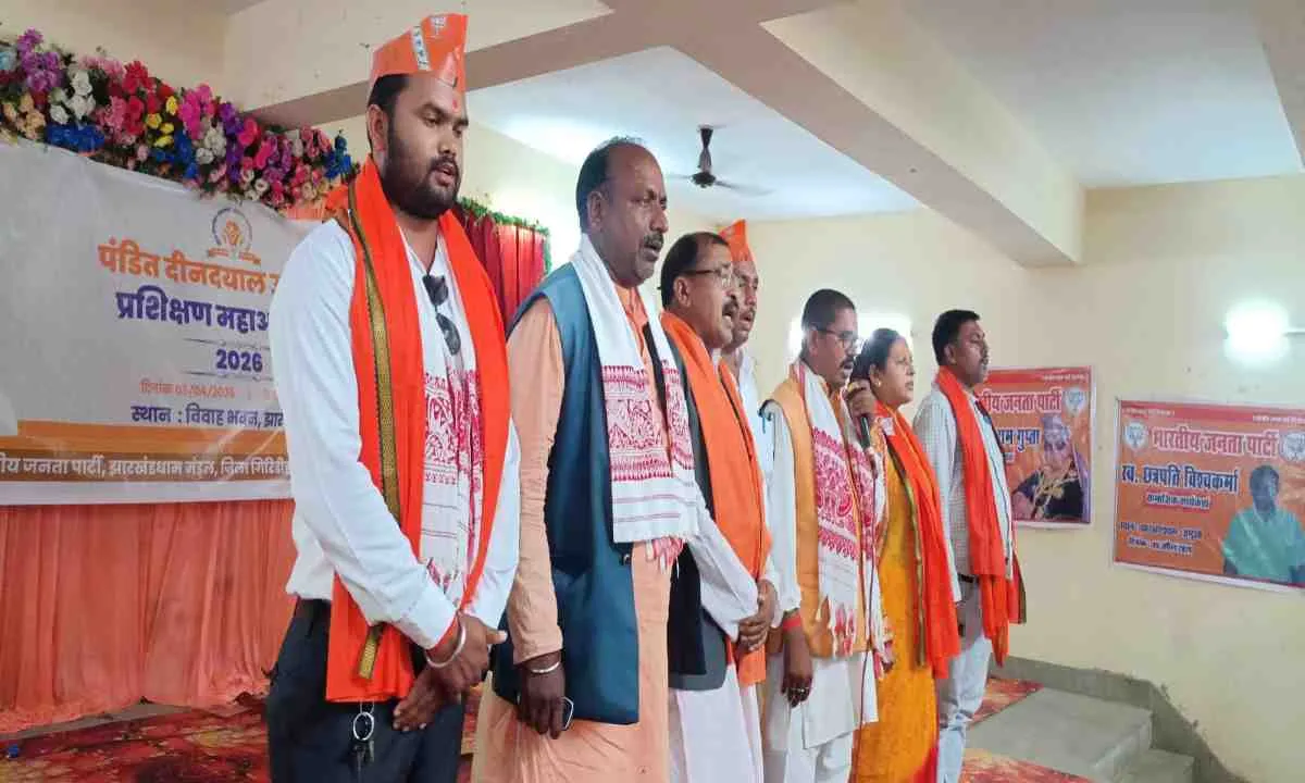 Giridih News: “ठगुआ सरकार” पर मंजू कुमारी का हमला, कार्यकर्ताओं को दिया संदेश