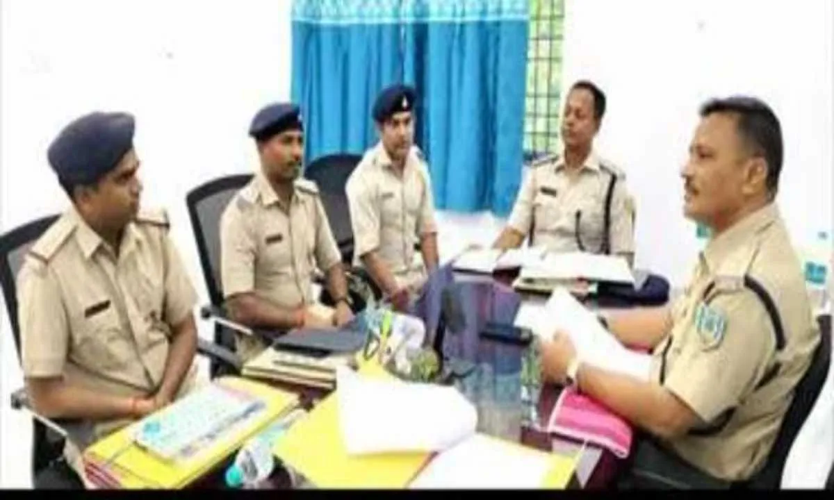 Pakur News: मासिक अपराध गोष्ठी में लंबित व प्रतिवेदित कांडों के सॉरी निष्पादन का निर्देश