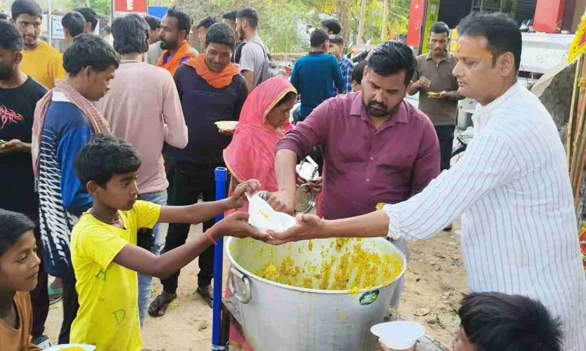 Giridih News: सिहोडीह में धूमधाम से मना हनुमान जयंती, हजारों श्रद्धालुओं ने लिया भंडारे का प्रसाद