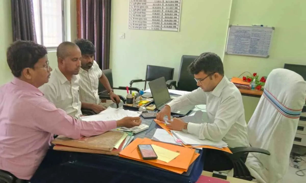 Koderma News: हिट एंड रन से संबंधित लंबित मुआवजा को लेकर लगा कैंप 