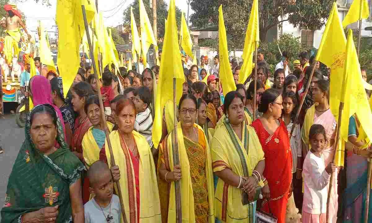 Hazaribagh News: लाखे में मनाया गया वीर बाबा चौहरमल की जयंती समारोह, निकाली गई भव्य शोभा 