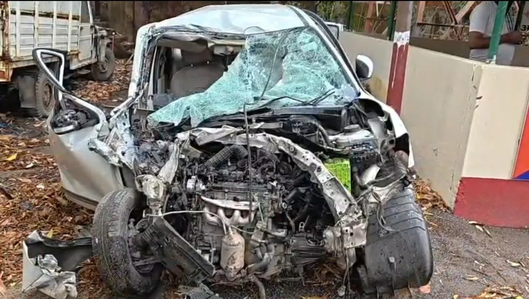 Giridih news: बस और कार की जोरदार टक्कर, दो की मौत, पांच घायल; देवघर से लौट रहा था परिवार