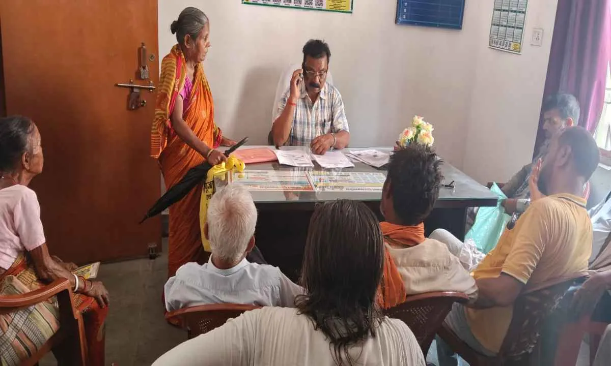 Sahebganj News: जनता दरबार में उमड़ी लोगों की भीड़, कई समस्याओं का ऑन द स्पॉट समाधान