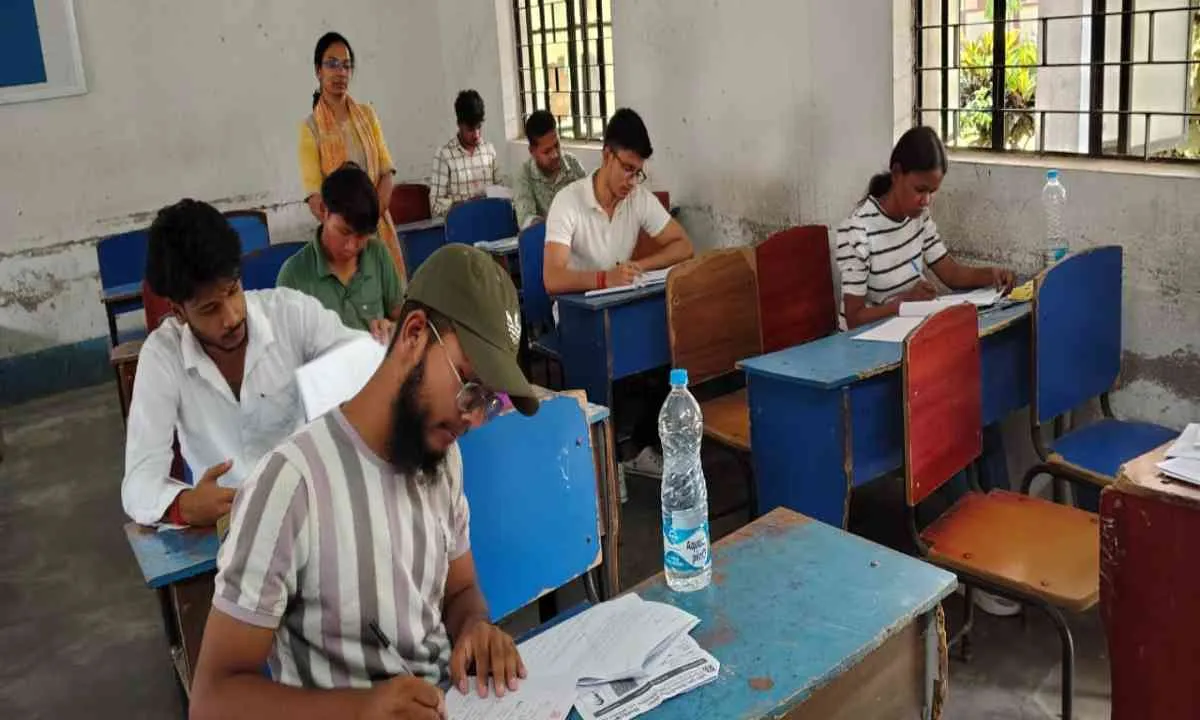 Sahebganj News: केंद्रीय विद्यालय में NIOS की सेकेंडरी-सीनियर सेकेंडरी परीक्षा शांतिपूर्ण संपन्न 