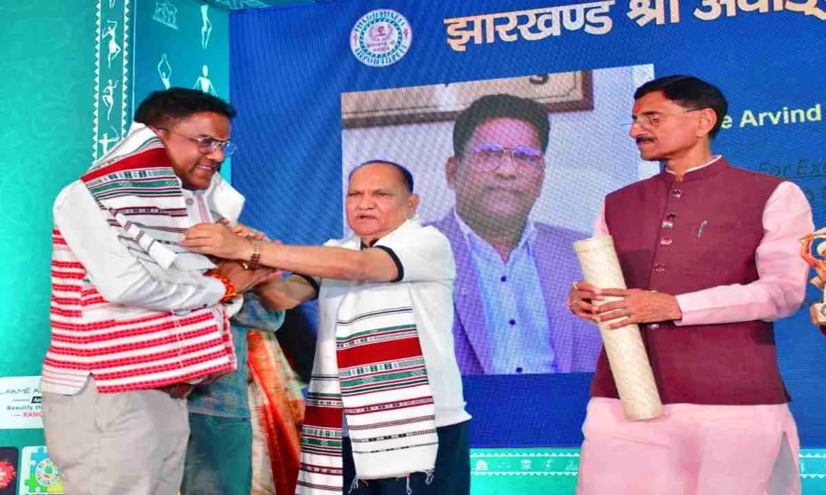 Palamu News: नगर पंचायत अध्यक्ष अरविंद कुमार 'चुनमुन' को मिला प्रतिष्ठित 