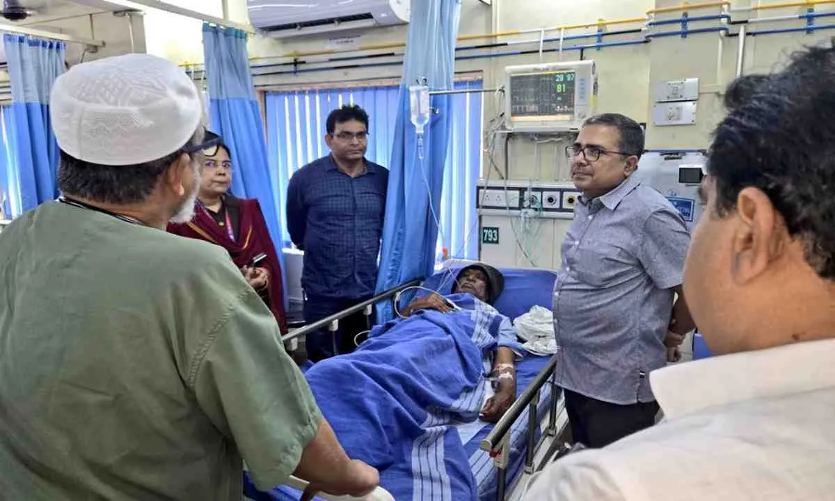 Bokaro News: डीसी अजय नाथ झा पहुंचे अस्पताल, डीपीआरओ के पिता का जाना हाल